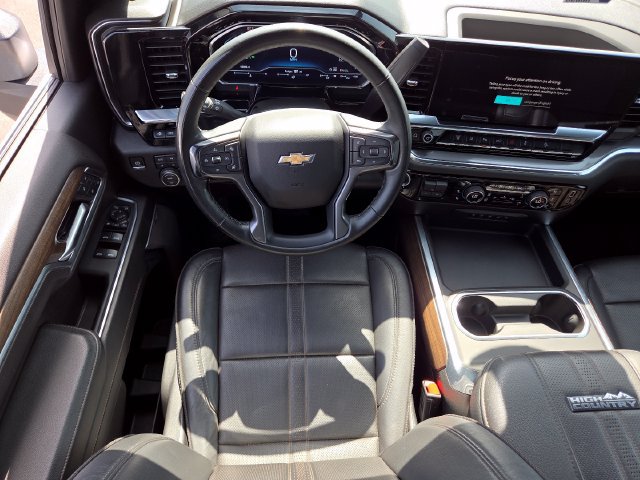 Used 2025 Chevrolet Silverado 2500 High Country w/ High Country Premium Package AWD/4WD image 28