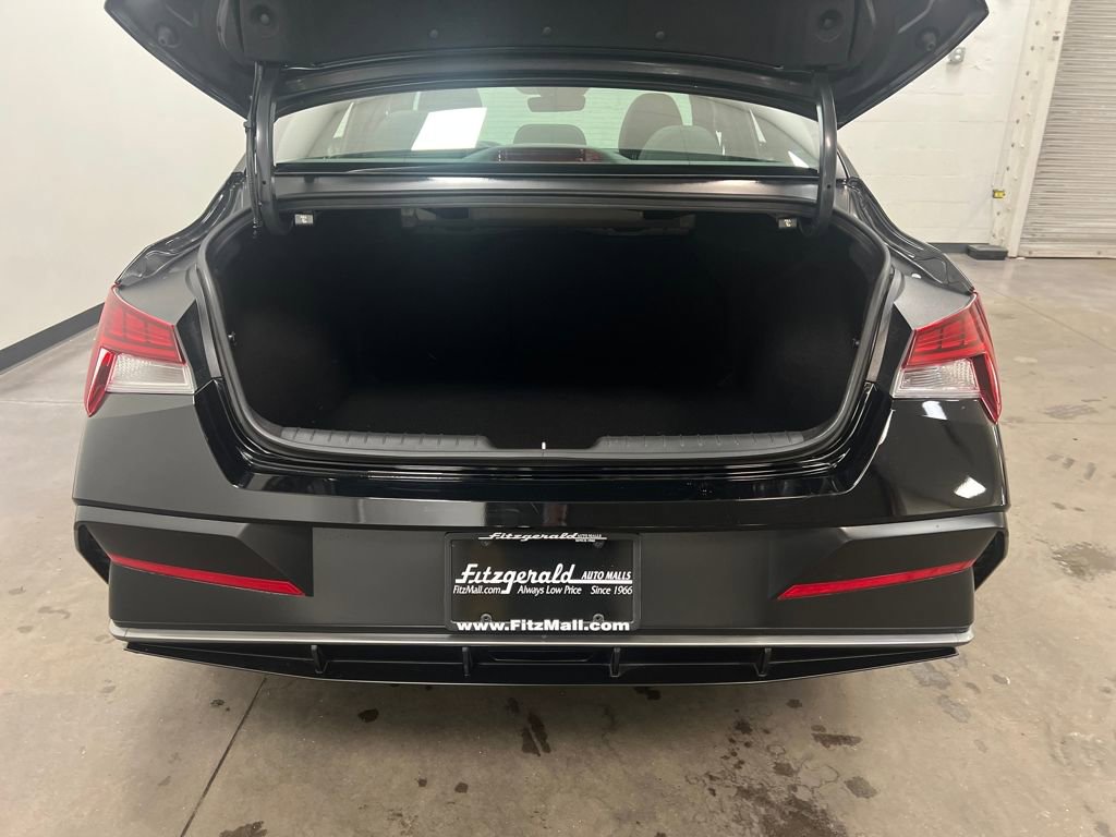 Used 2025 Hyundai Elantra SEL image 25