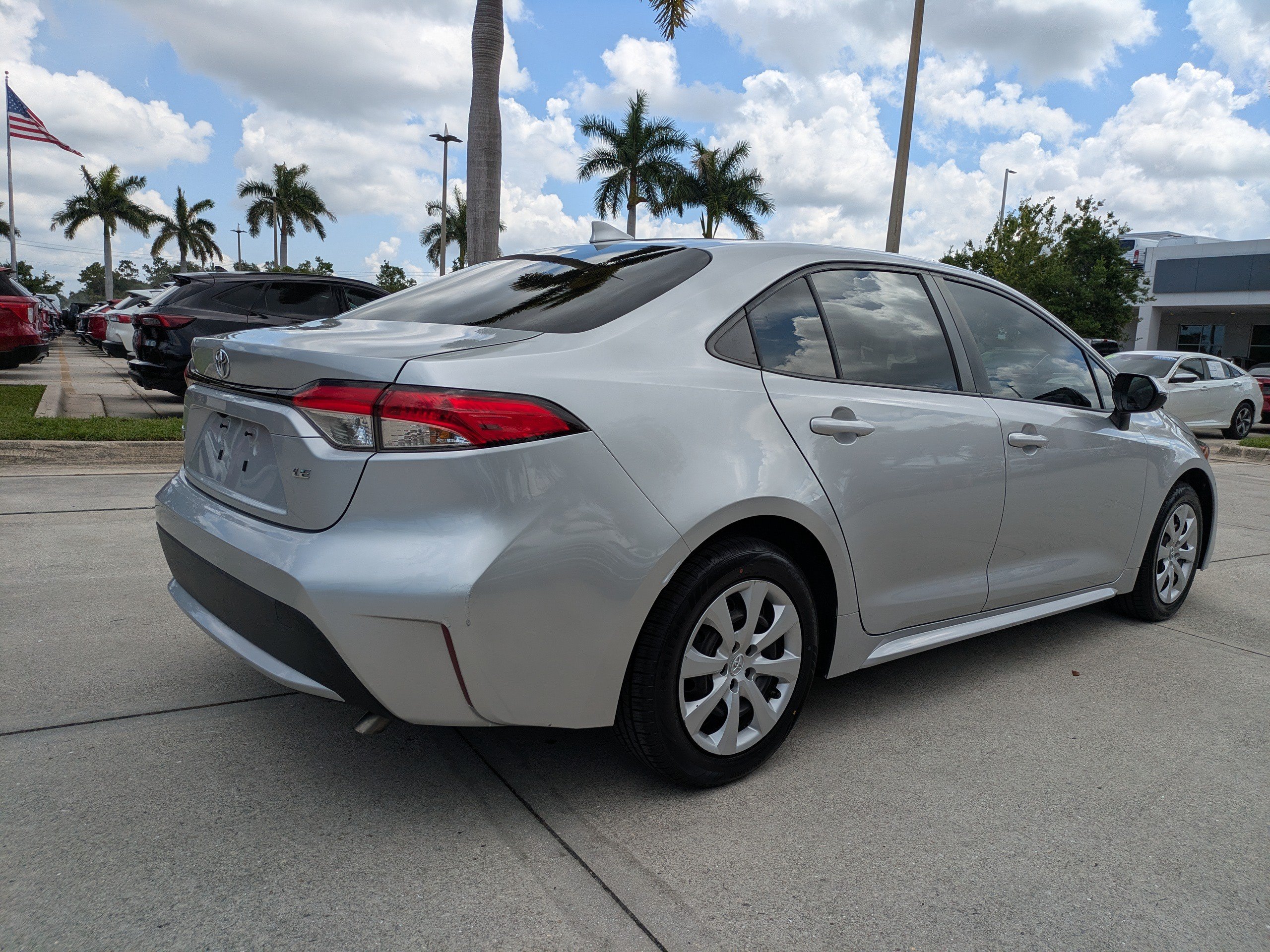 Used 2022 Toyota Corolla LE FWD image 4