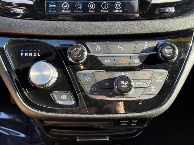 Used 2020 Chrysler Pacifica Touring-L AWD/4WD image 27
