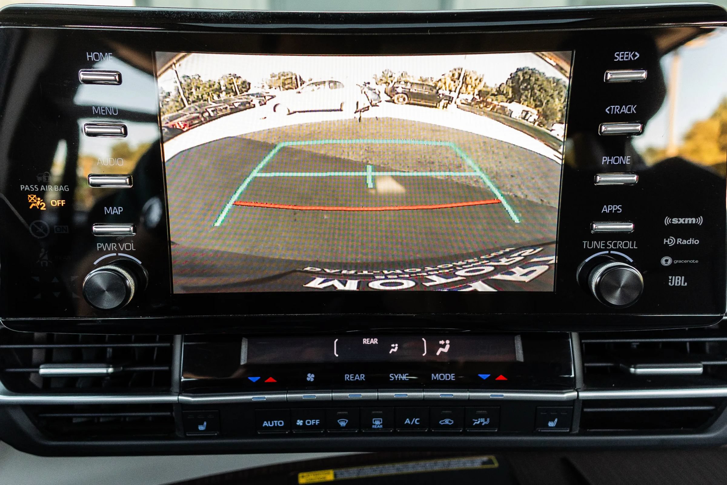 Used 2021 Toyota Sienna XLE w/ XLE Plus Package AWD/4WD image 18