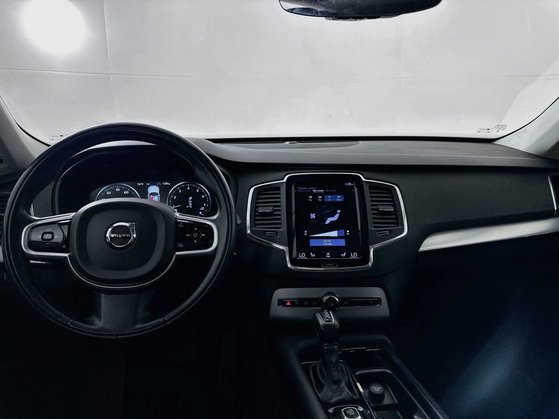 Used 2018 Volvo XC90 T5 Momentum w/ Convenience Package FWD image 25
