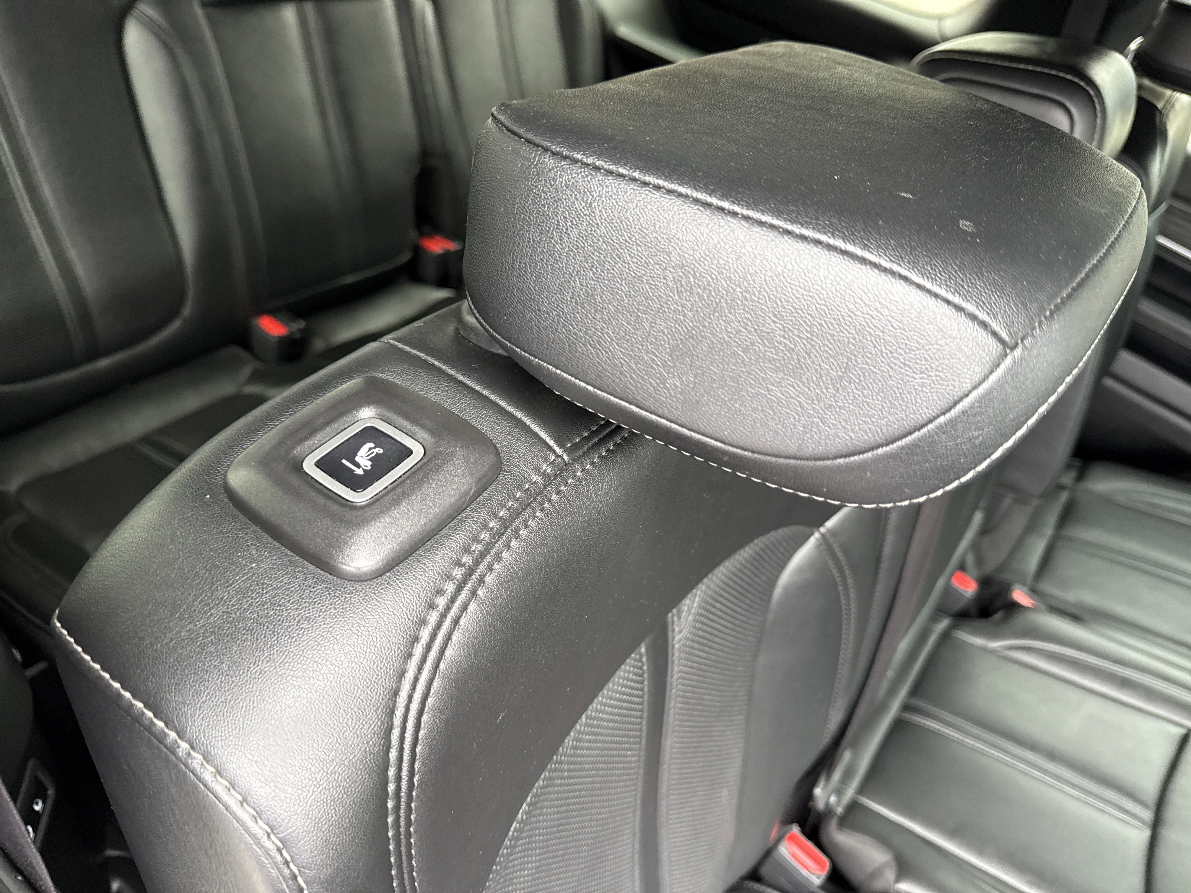 Used 2023 Jeep Wagoneer L Series III w/ Preferred Equipment Group image 34