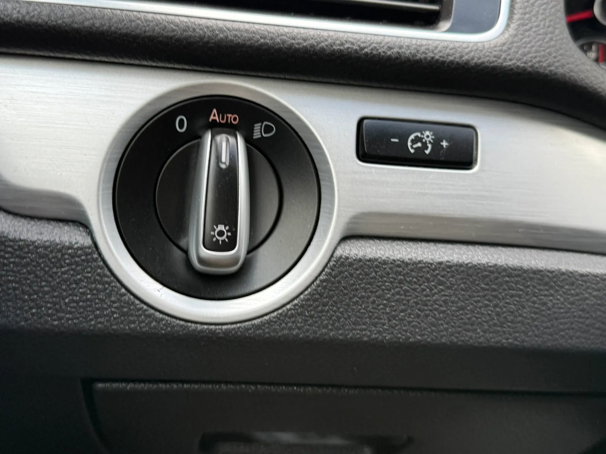 Used 2013 Volkswagen Passat 2.5 SE image 23