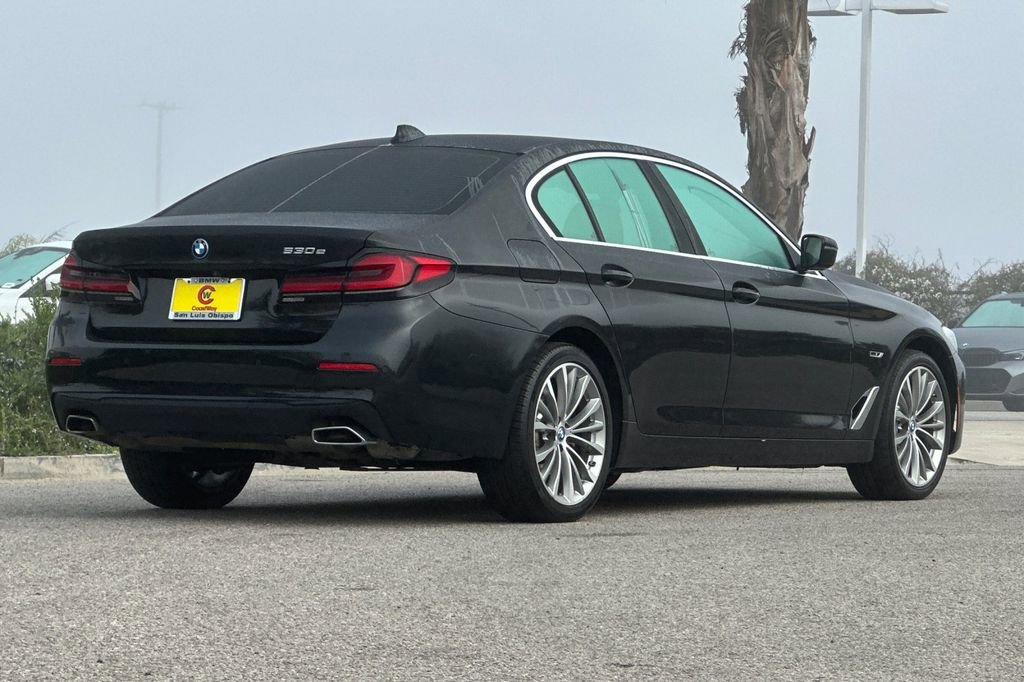 Used 2023 BMW 530e w/ Convenience Package image 3
