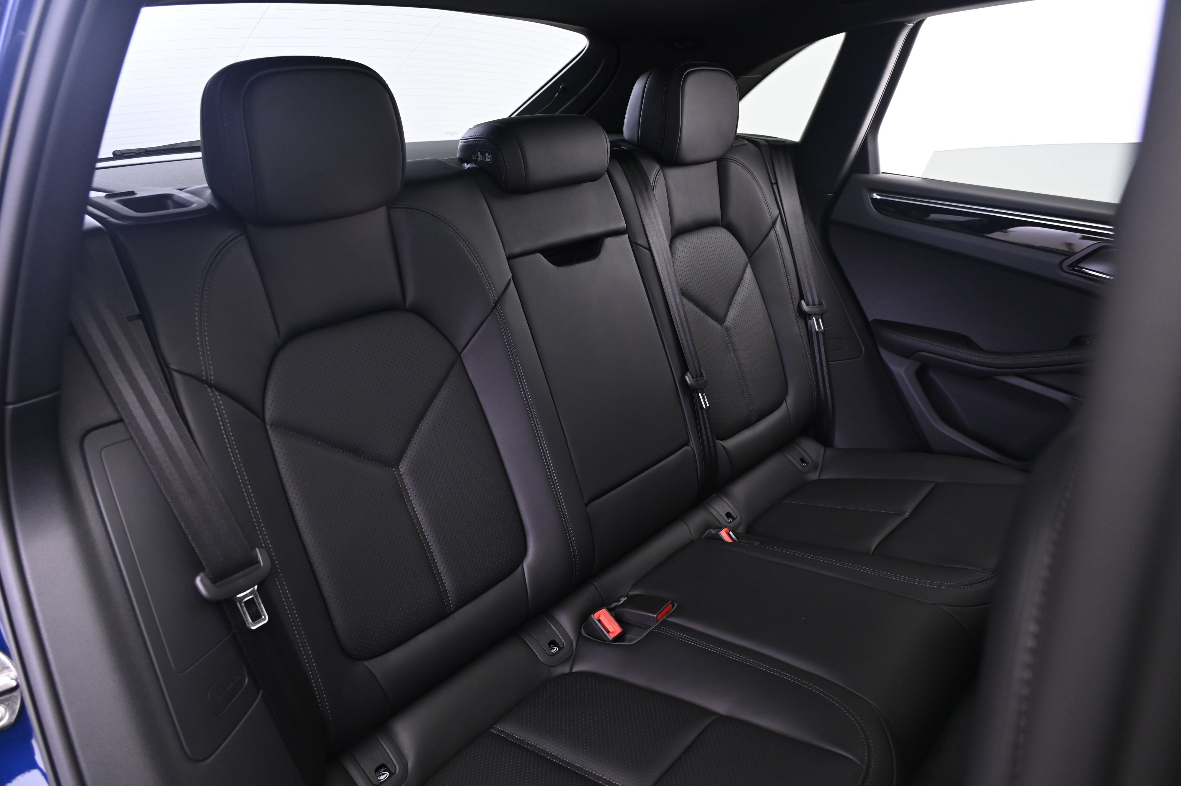 Certified 2026 Porsche Macan AWD/4WD image 19