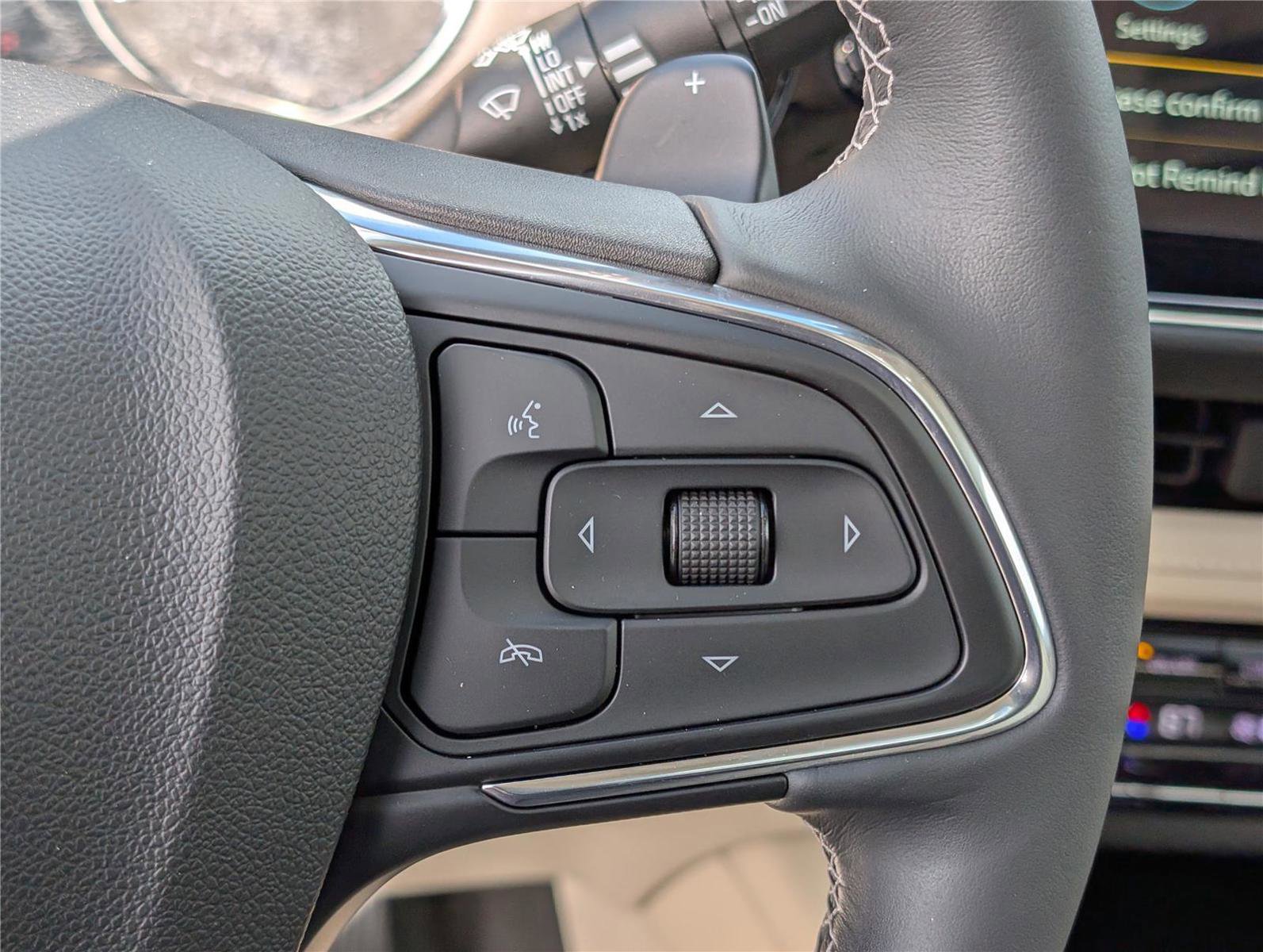 Used 2023 Buick Envision Avenir image 26