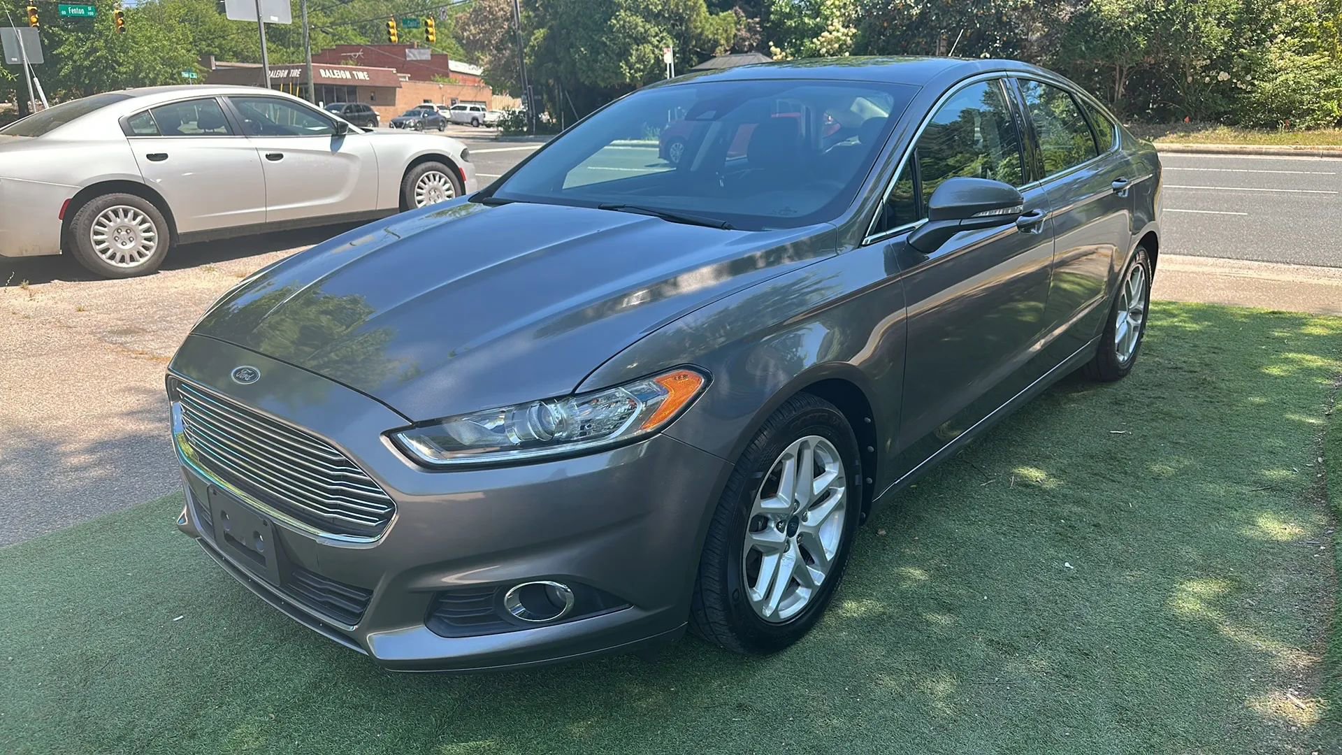 Used 2013 Ford Fusion SE FWD image 3