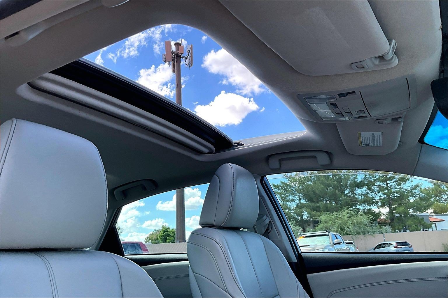 Used 2016 Toyota Avalon Limited w/ Toyota Safety Sense Package FWD image 16