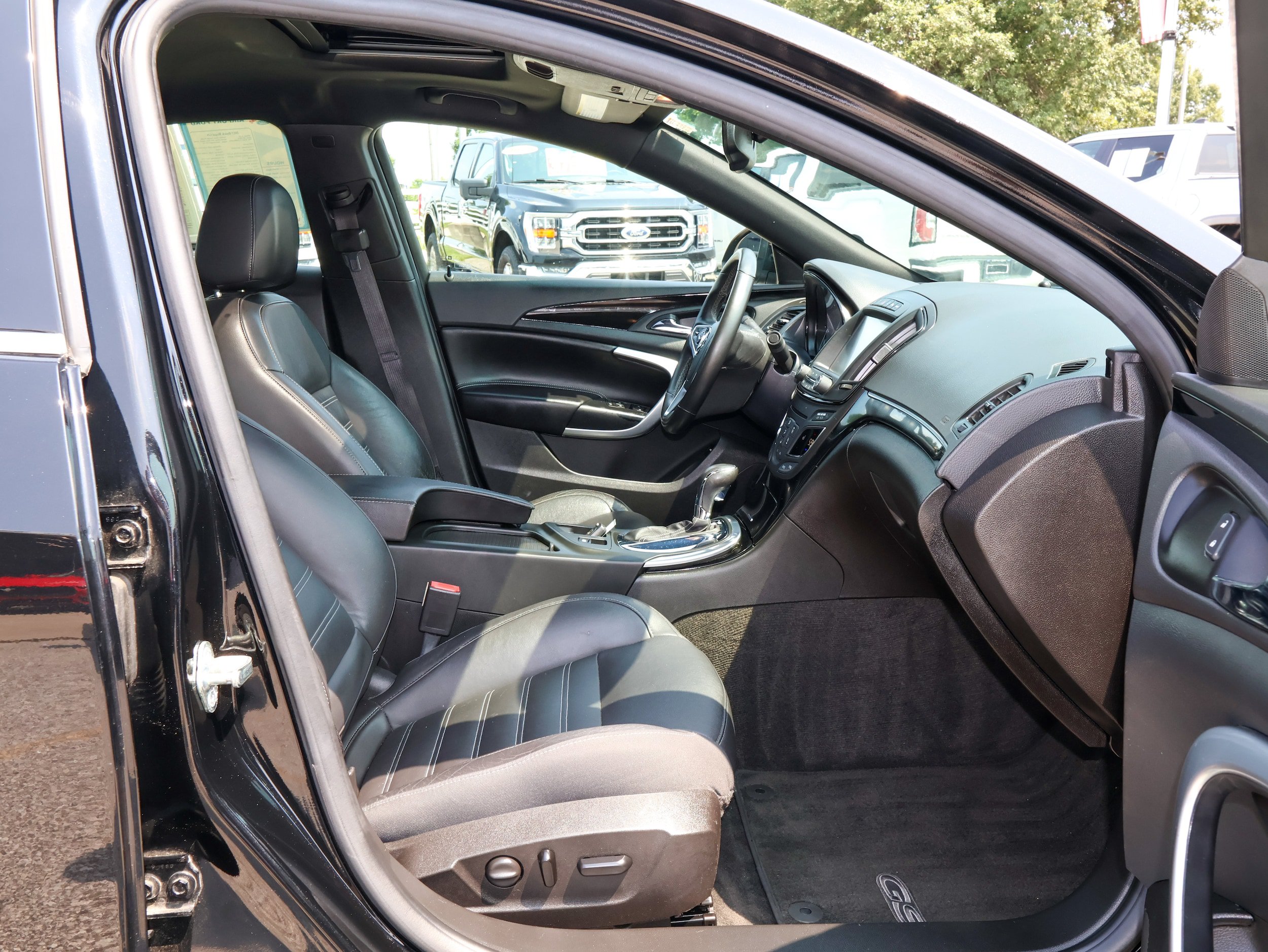 Used 2017 Buick Regal GS w/ Driver Confidence Package #1 AWD/4WD image 27