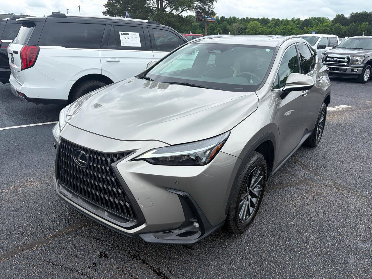 Used 2023 Lexus NX 350 AWD image 2