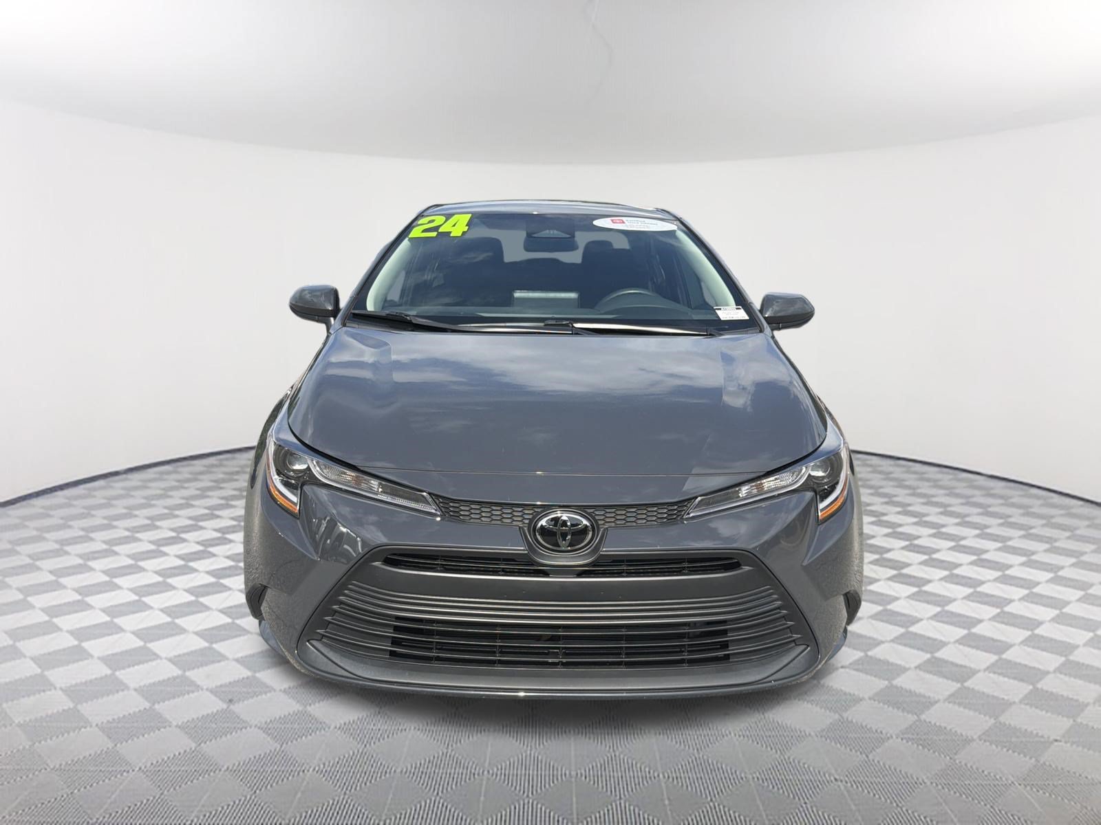 Used 2024 Toyota Corolla LE FWD image 2