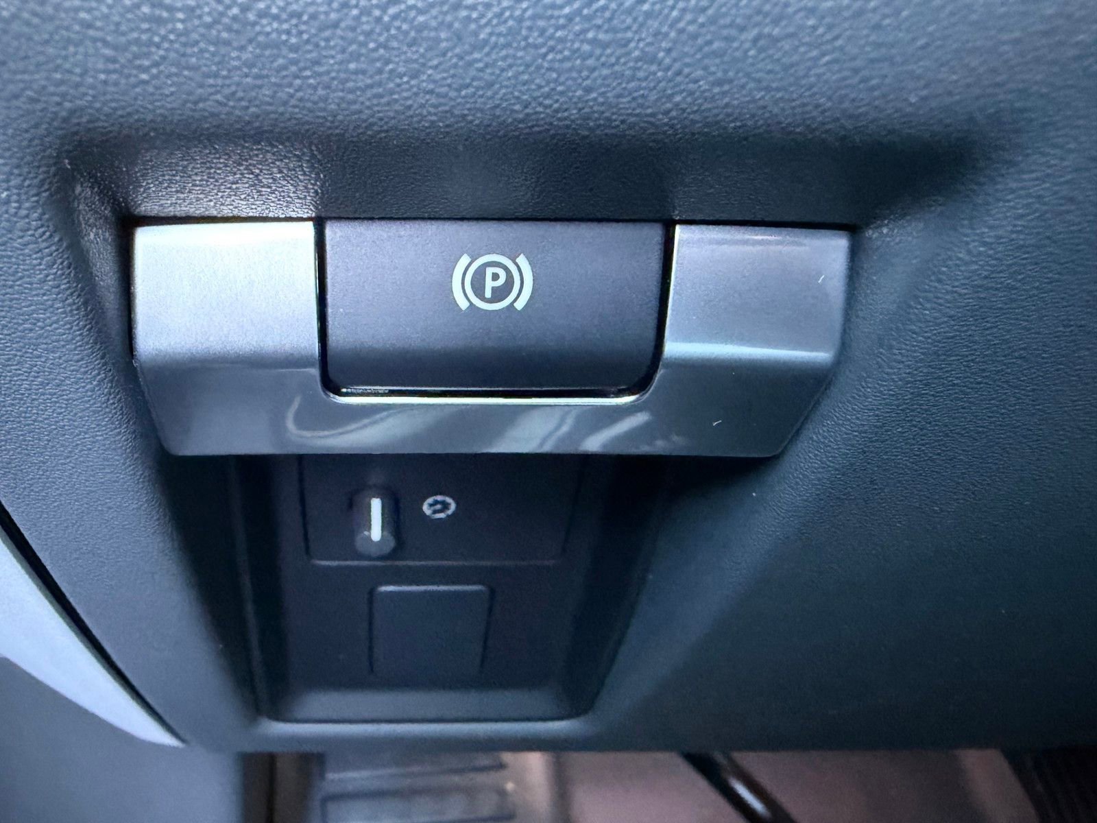 New 2026 Land Rover Defender 110 S AWD/4WD image 23