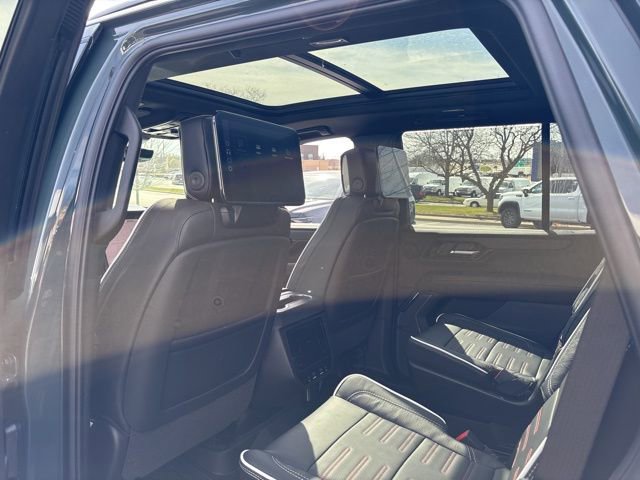 New 2026 GMC Yukon AT4 Ultimate w/ LPO, Illumination Package image 48