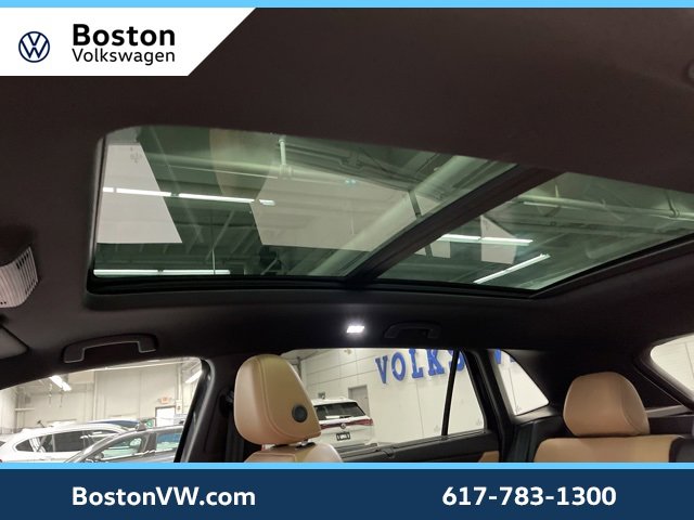 Used 2025 Volkswagen Atlas Cross Sport SEL R-Line image 25