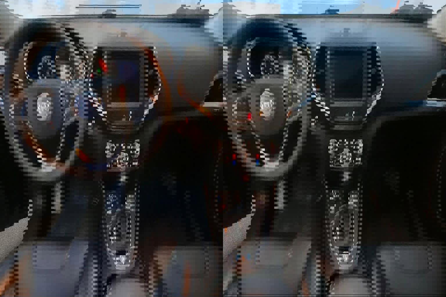 Used 2022 Jeep Cherokee Latitude Lux w/ Sun & Sound Group image 10