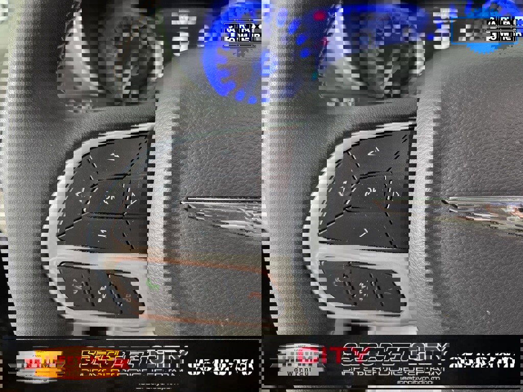 Used 2024 Chrysler Pacifica Touring-L image 16