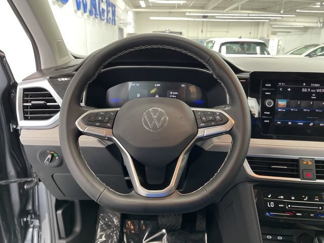 Used 2025 Volkswagen Taos SE AWD/4WD image 15