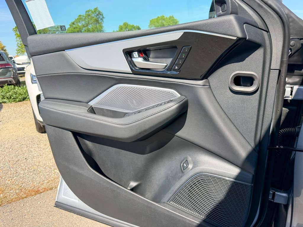 New 2026 Acura MDX SH-AWD image 13