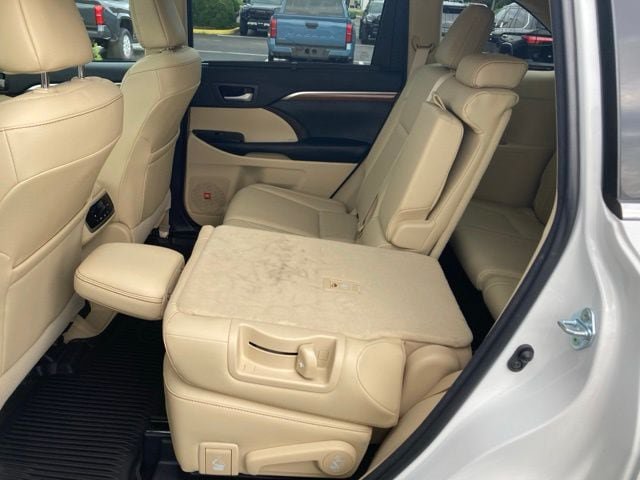 Used 2017 Toyota Highlander Limited AWD/4WD image 20