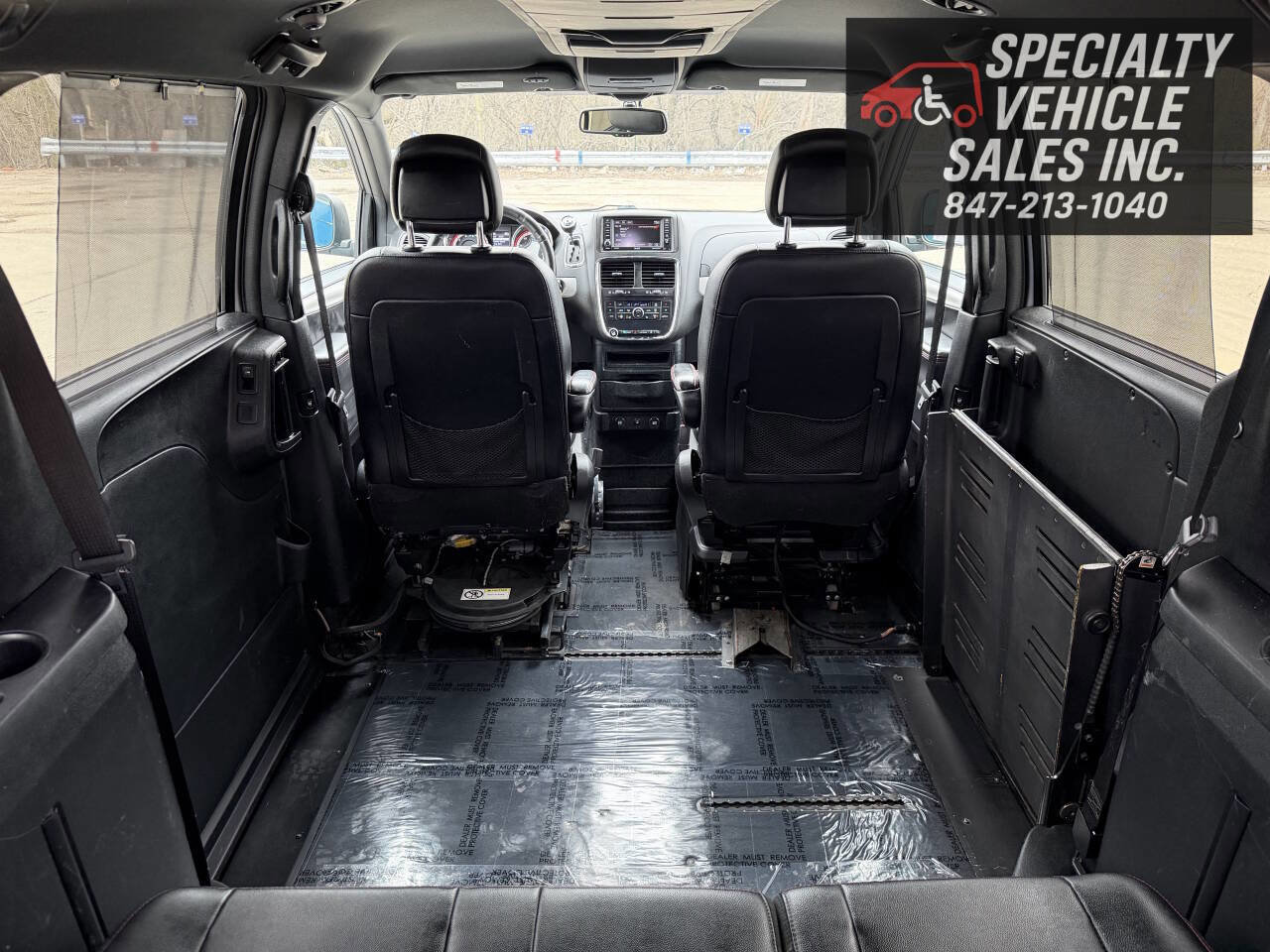 Used 2014 Dodge Grand Caravan R/T image 25