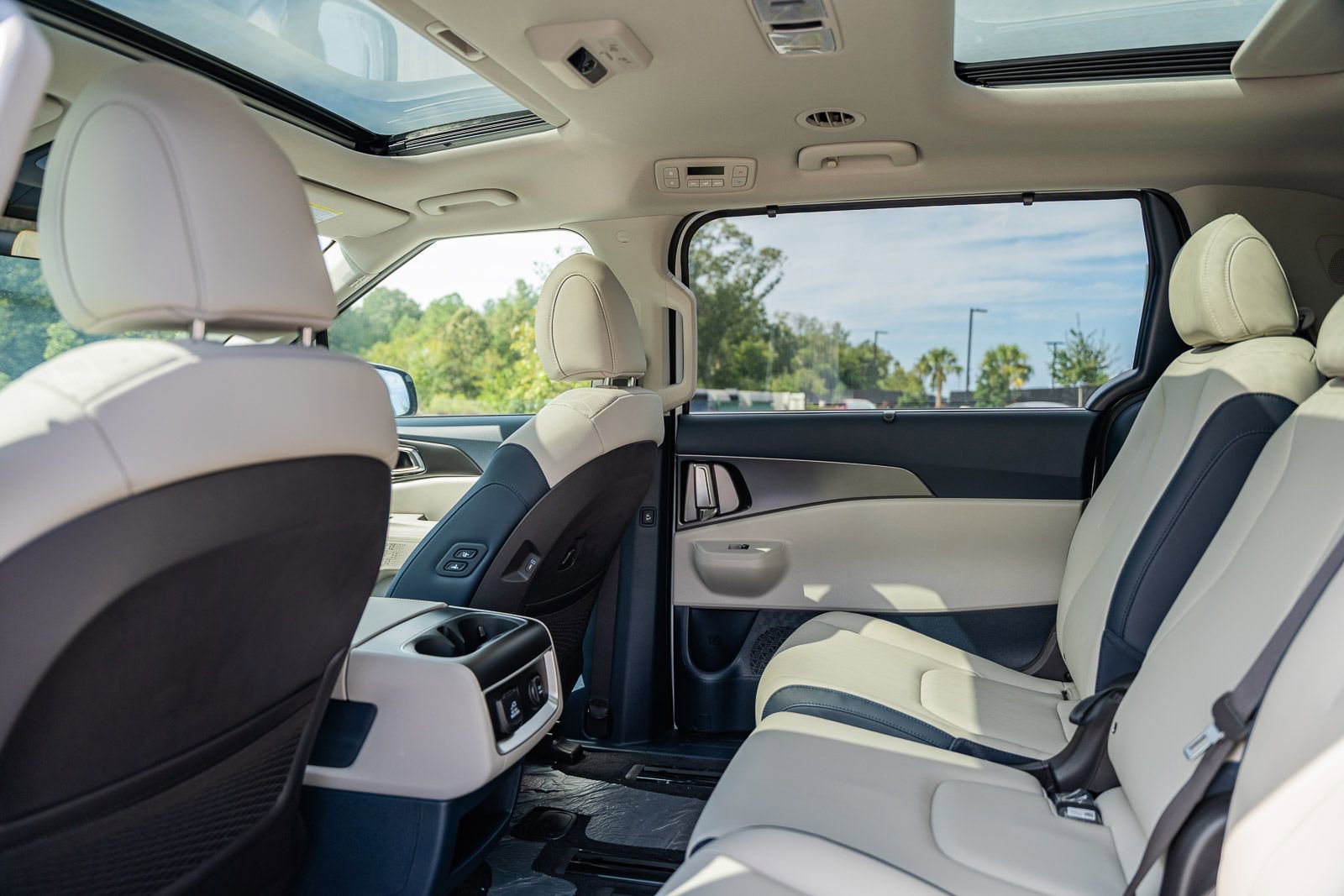 New 2026 Kia Carnival SX w/ SX Dark Edition Package image 13