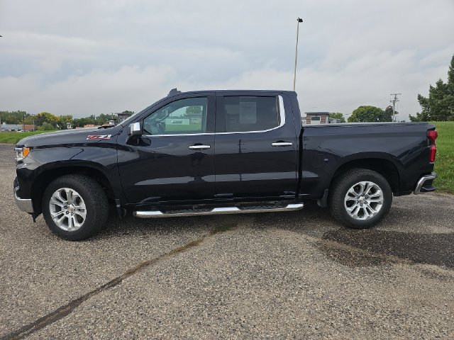 Used 2022 Chevrolet Silverado 1500 LTZ w/ LTZ Premium Package AWD/4WD image 2