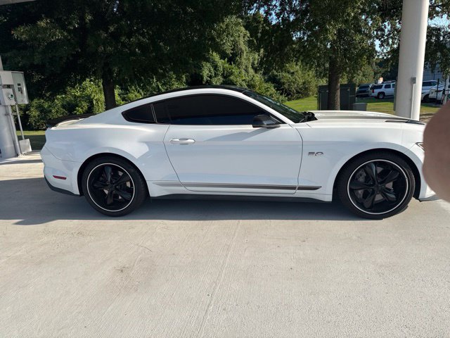 Used 2017 Ford Mustang GT Premium RWD image 2
