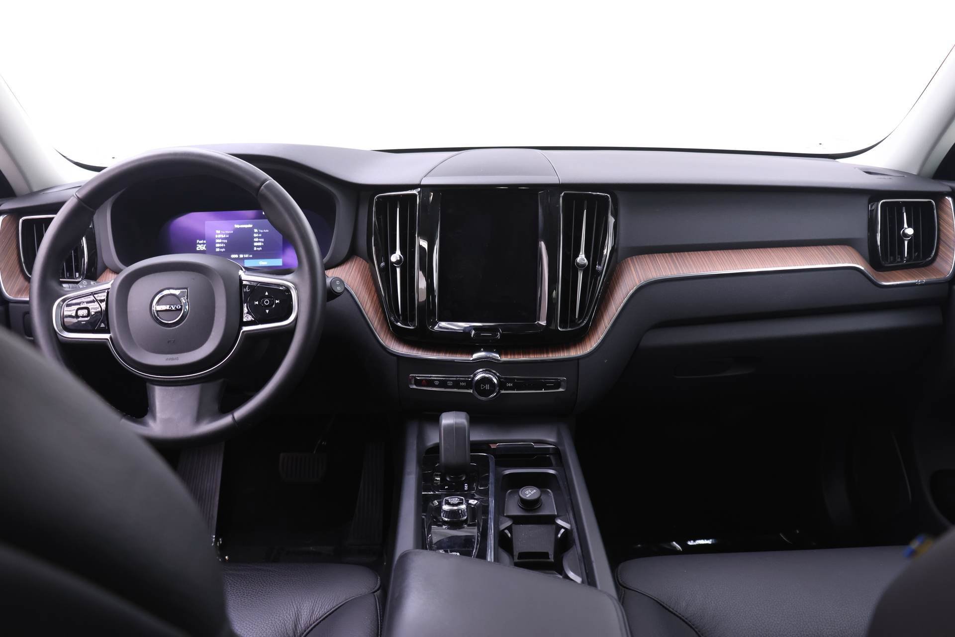 Certified 2024 Volvo XC60 B5 Plus w/ Protection Package Premier AWD/4WD image 8