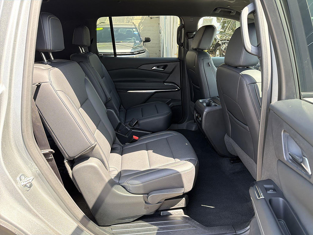 Used 2025 Chevrolet Traverse LT AWD/4WD image 26