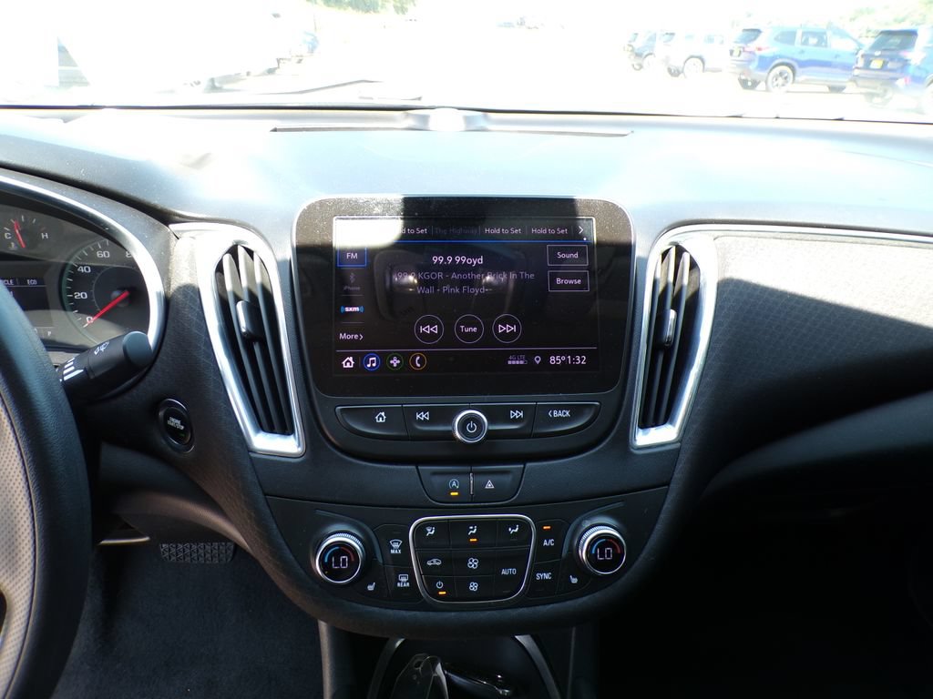 Used 2020 Chevrolet Malibu LT FWD image 26