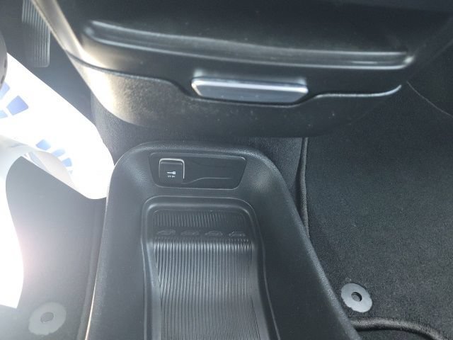 Used 2023 Chrysler Pacifica Touring FWD image 39