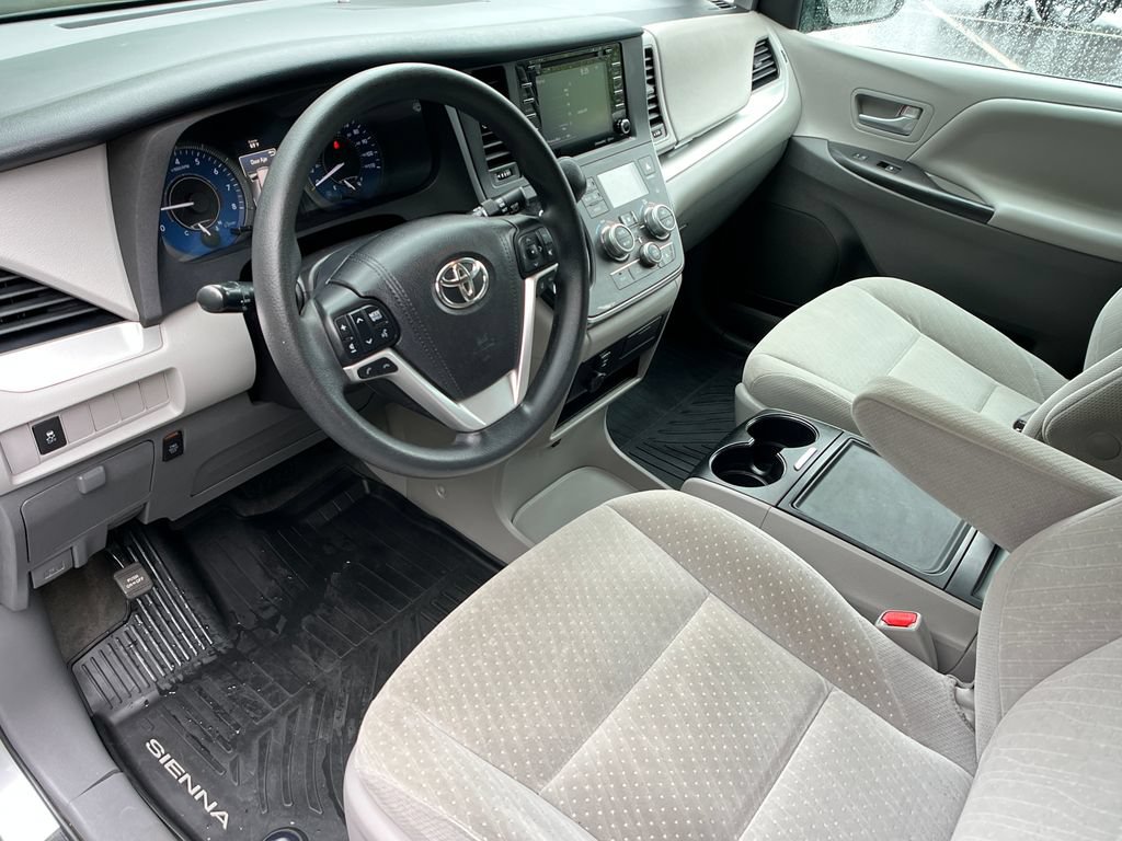 Used 2018 Toyota Sienna LE AWD/4WD image 10