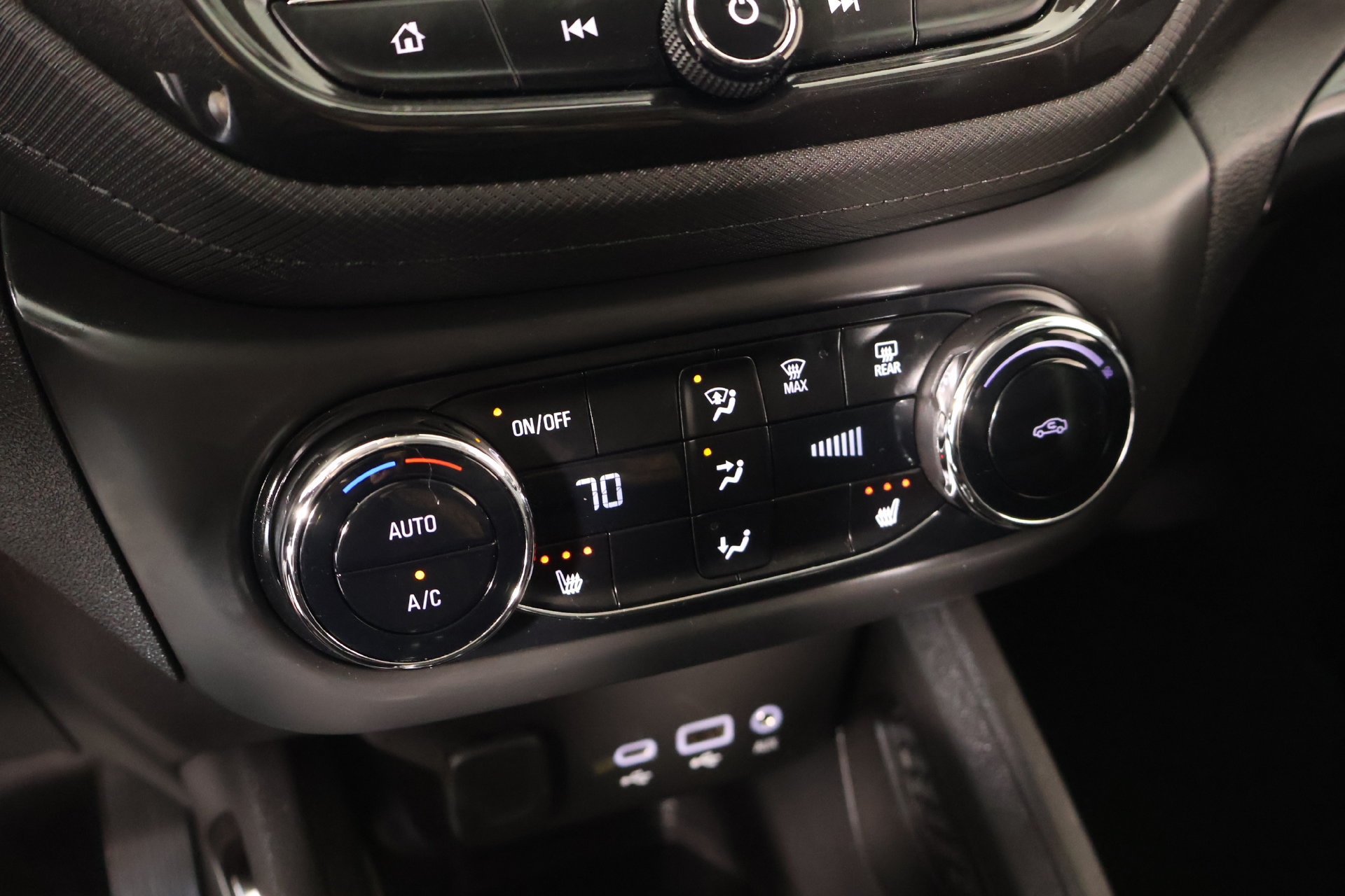 Used 2022 Chevrolet TrailBlazer LT w/ Premium Seating Package FWD image 7
