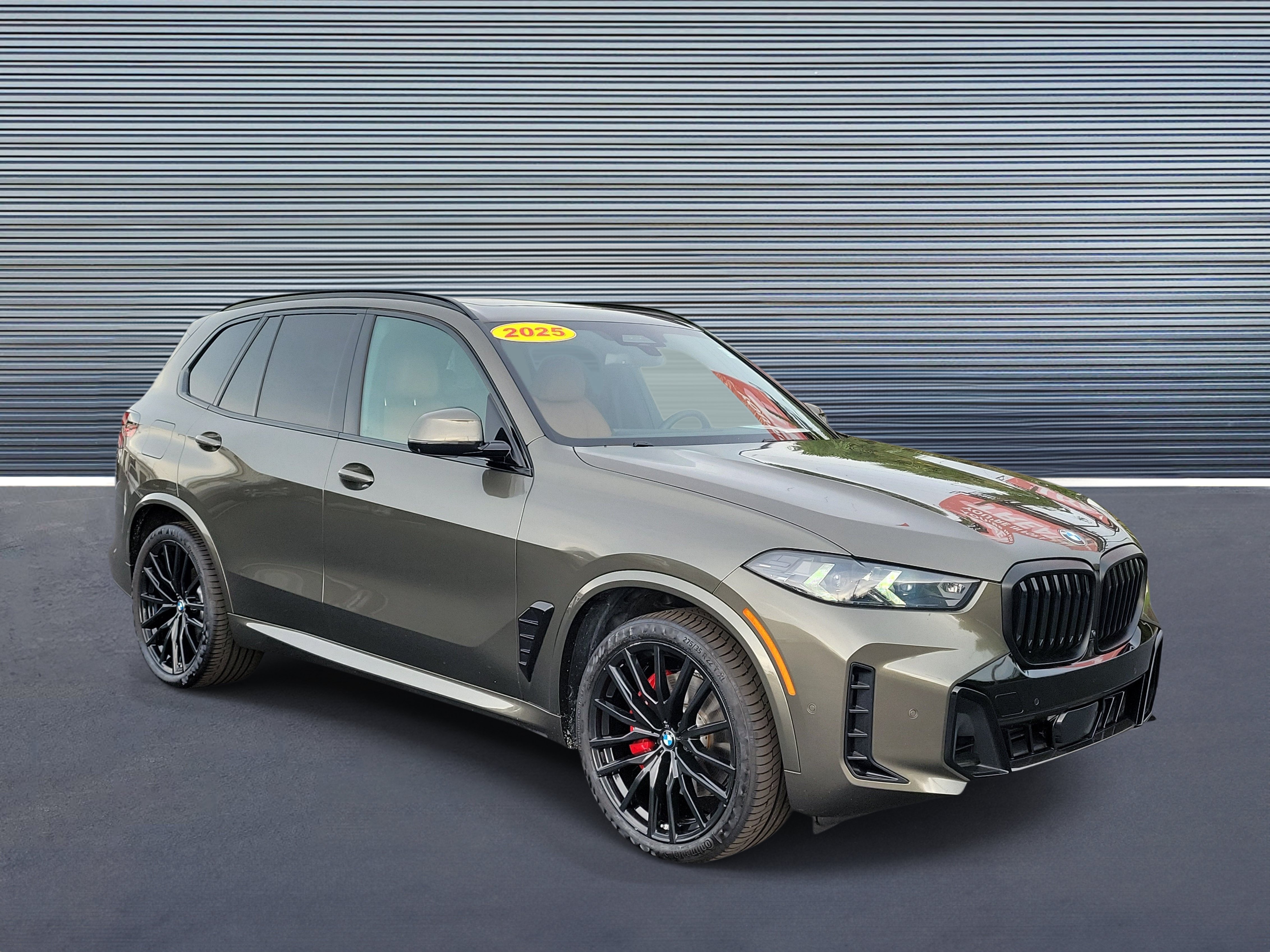 Used 2025 BMW X5 xDrive40i w/ M Sport Package AWD/4WD image 2