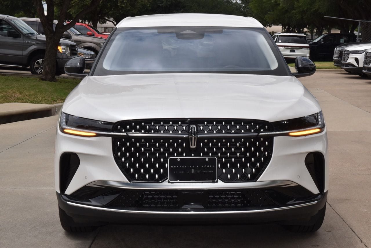 New 2026 Lincoln Nautilus Premier AWD/4WD image 2