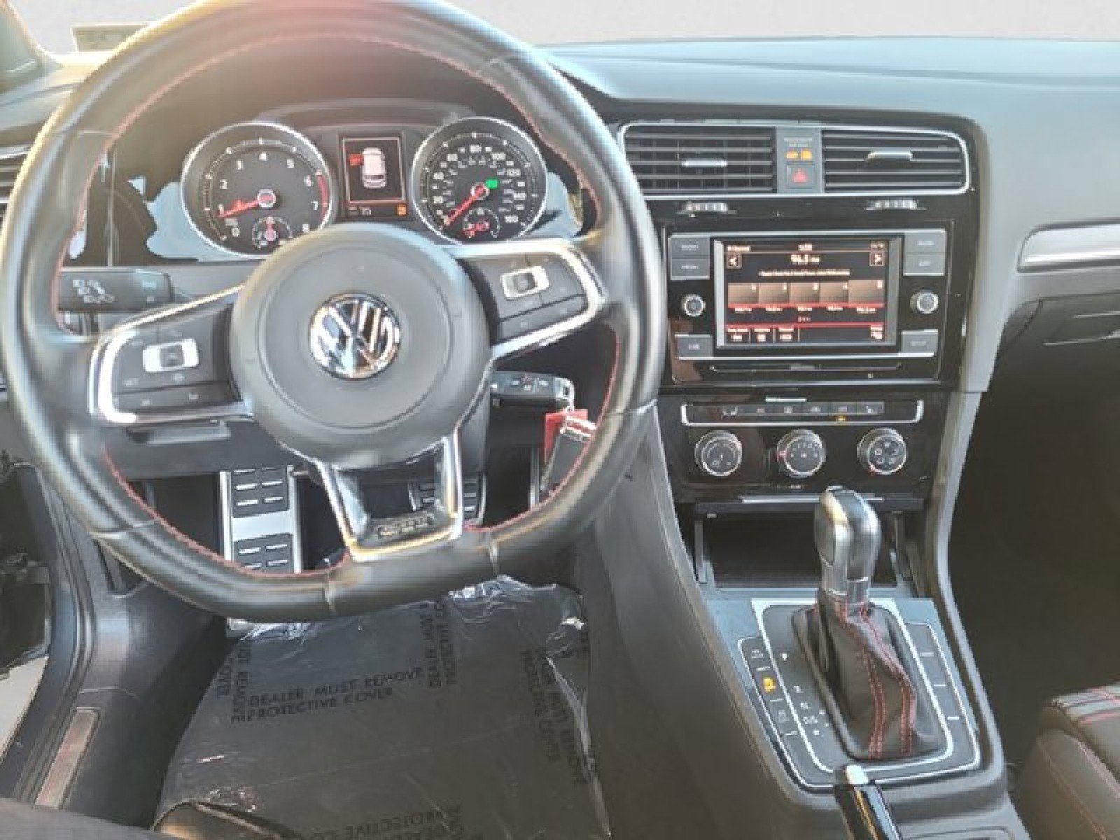 Used 2019 Volkswagen Golf S image 13