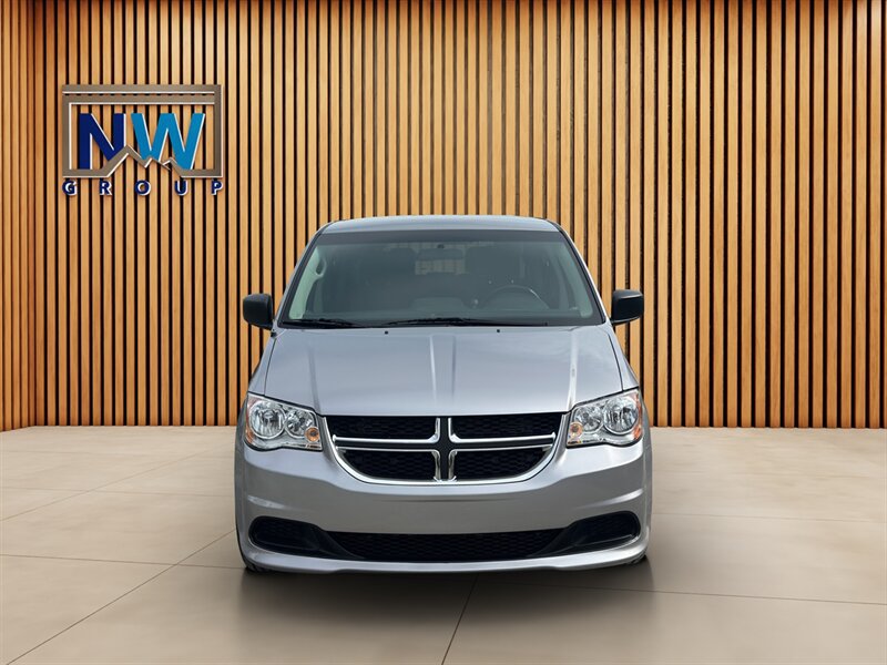 Used 2016 Dodge Grand Caravan SE w/ Quick Order Package 29E SE FWD image 2
