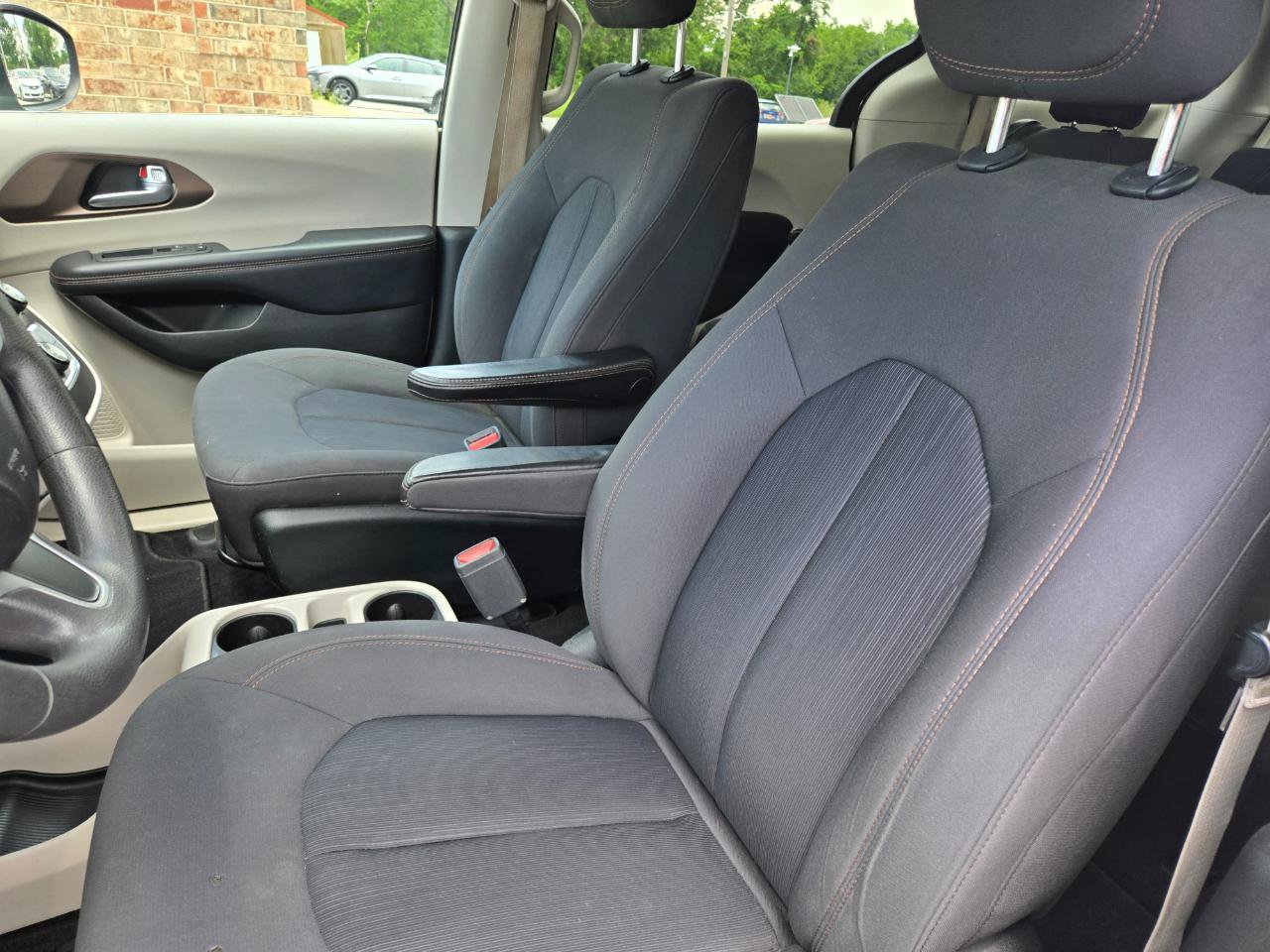 Used 2018 Chrysler Pacifica LX w/ Tire & Wheel Group FWD image 21