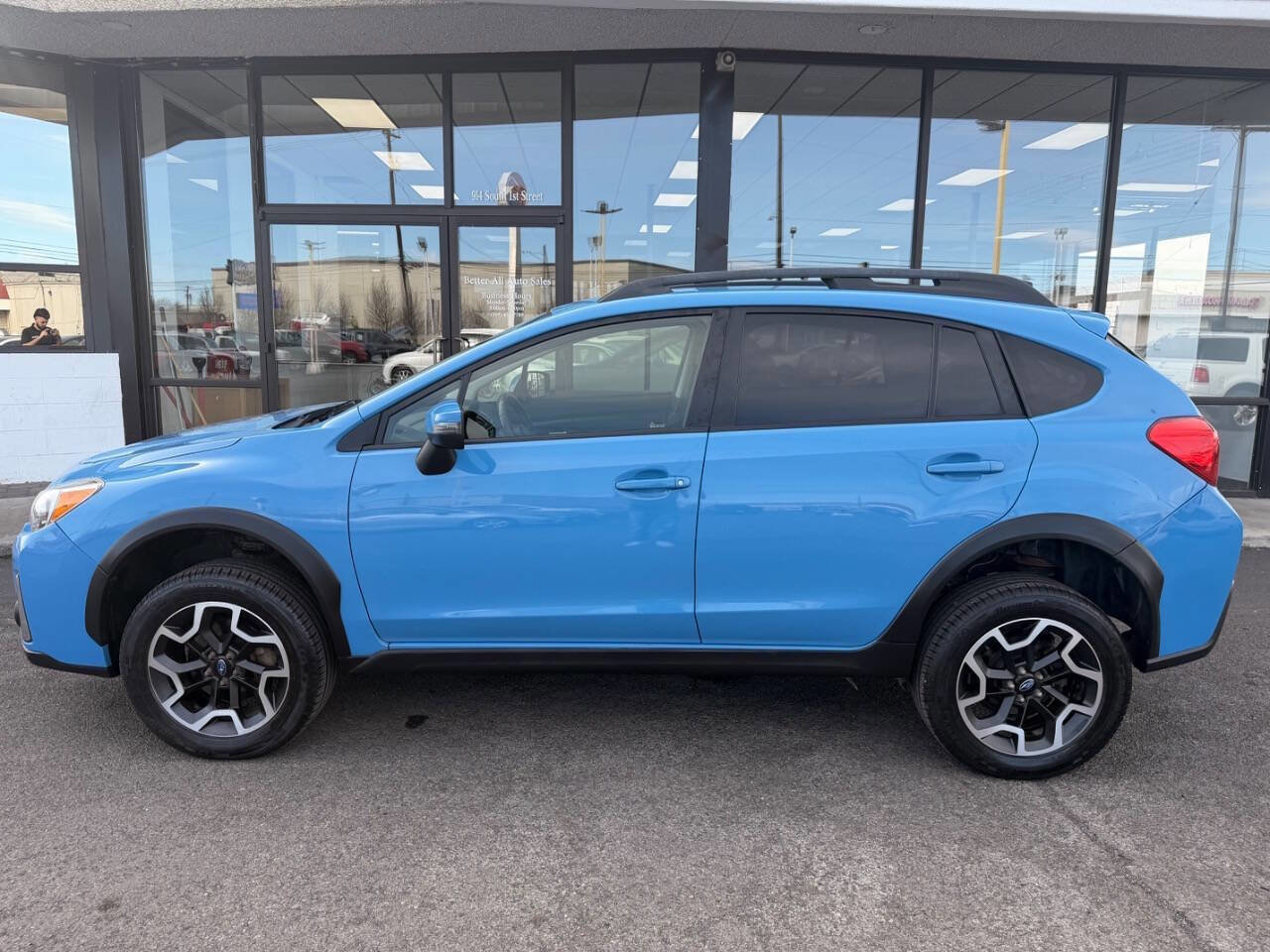 Used 2017 Subaru Crosstrek 2.0i Limited w/ Popular Package #2 image 2