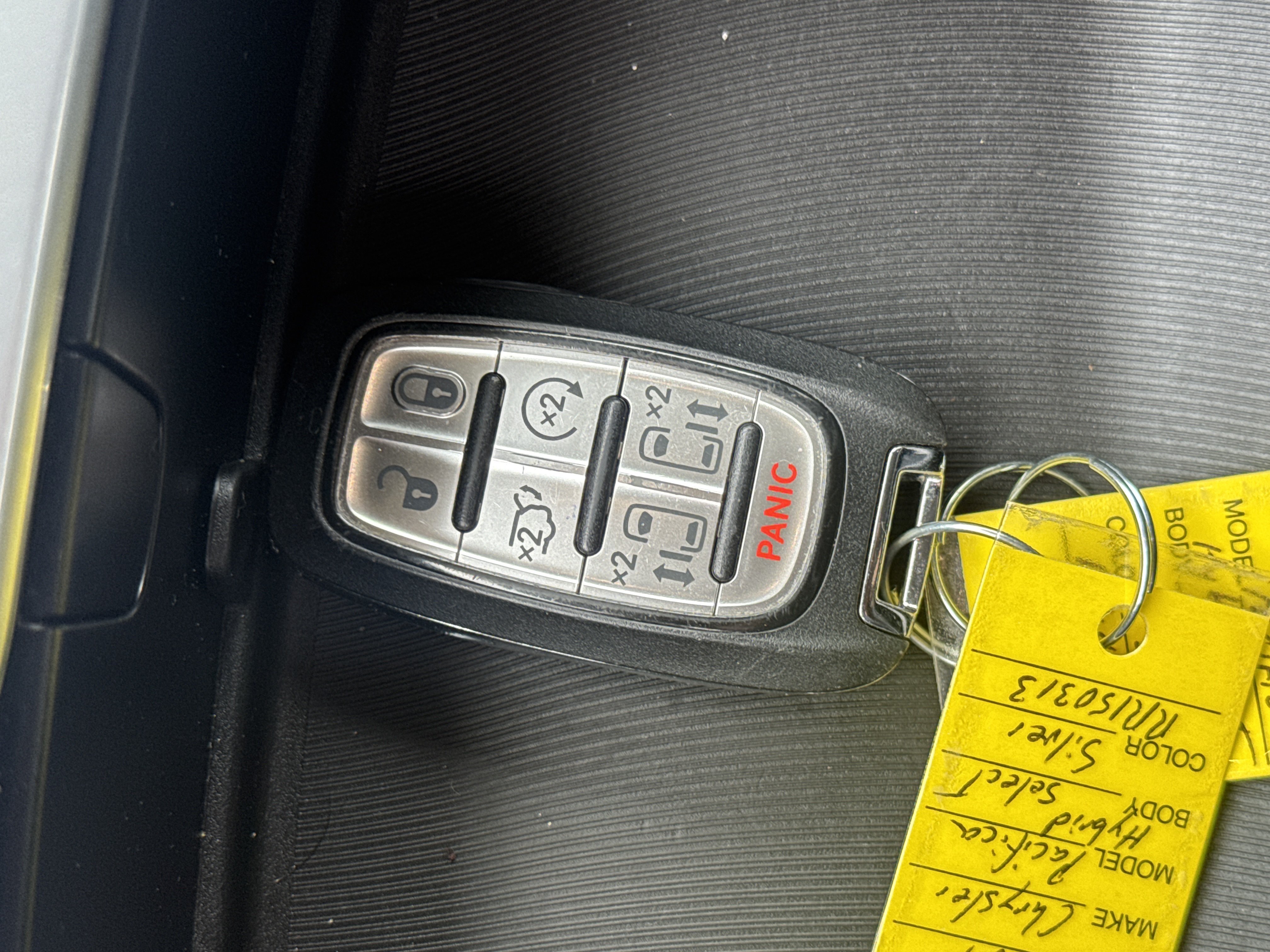 Used 2024 Chrysler Pacifica Limited FWD image 30