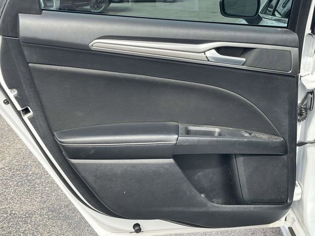 Used 2019 Ford Fusion SE image 16