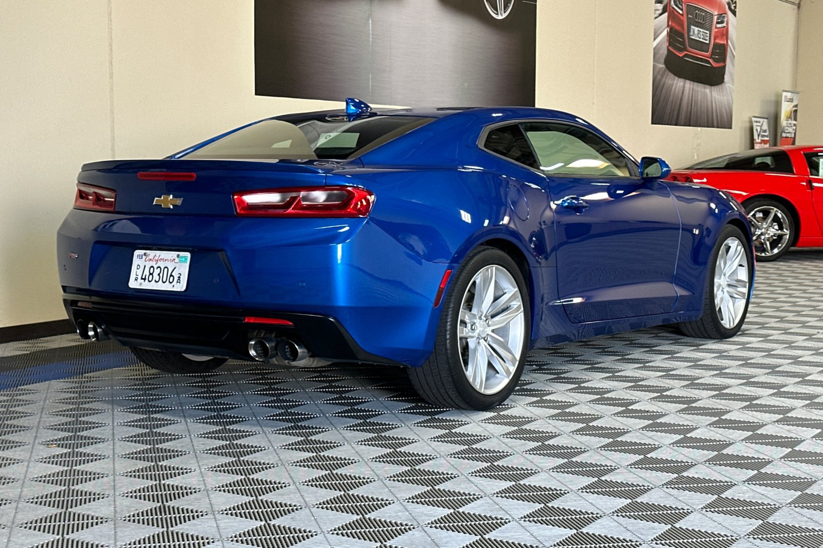 Used 2016 Chevrolet Camaro LT RWD image 4