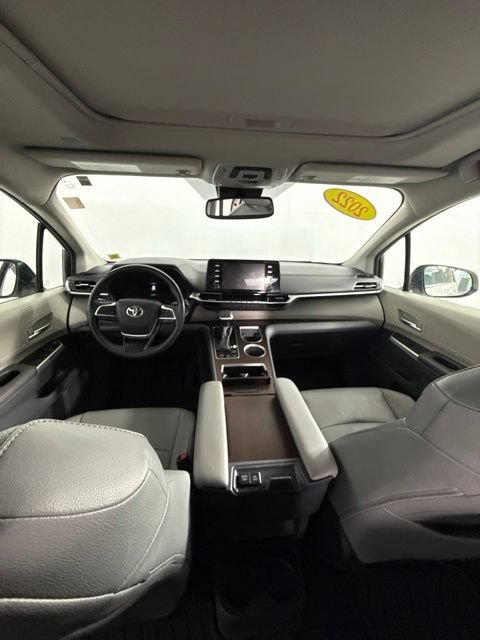 Used 2022 Toyota Sienna XLE FWD image 7