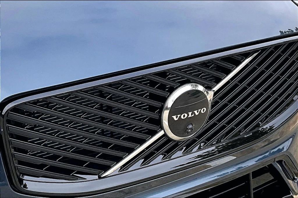 New 2026 Volvo XC60 B5 Plus w/ Protection Package Premier AWD/4WD image 41