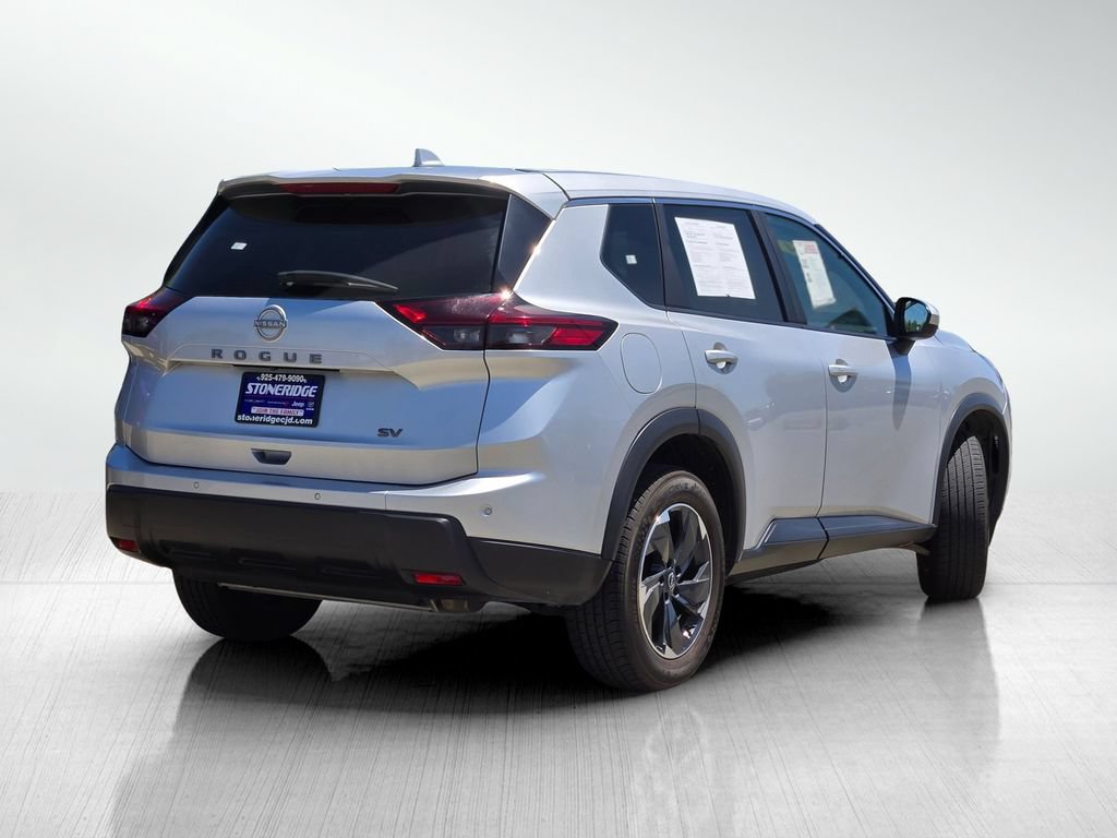 Used 2024 Nissan Rogue SV FWD image 4