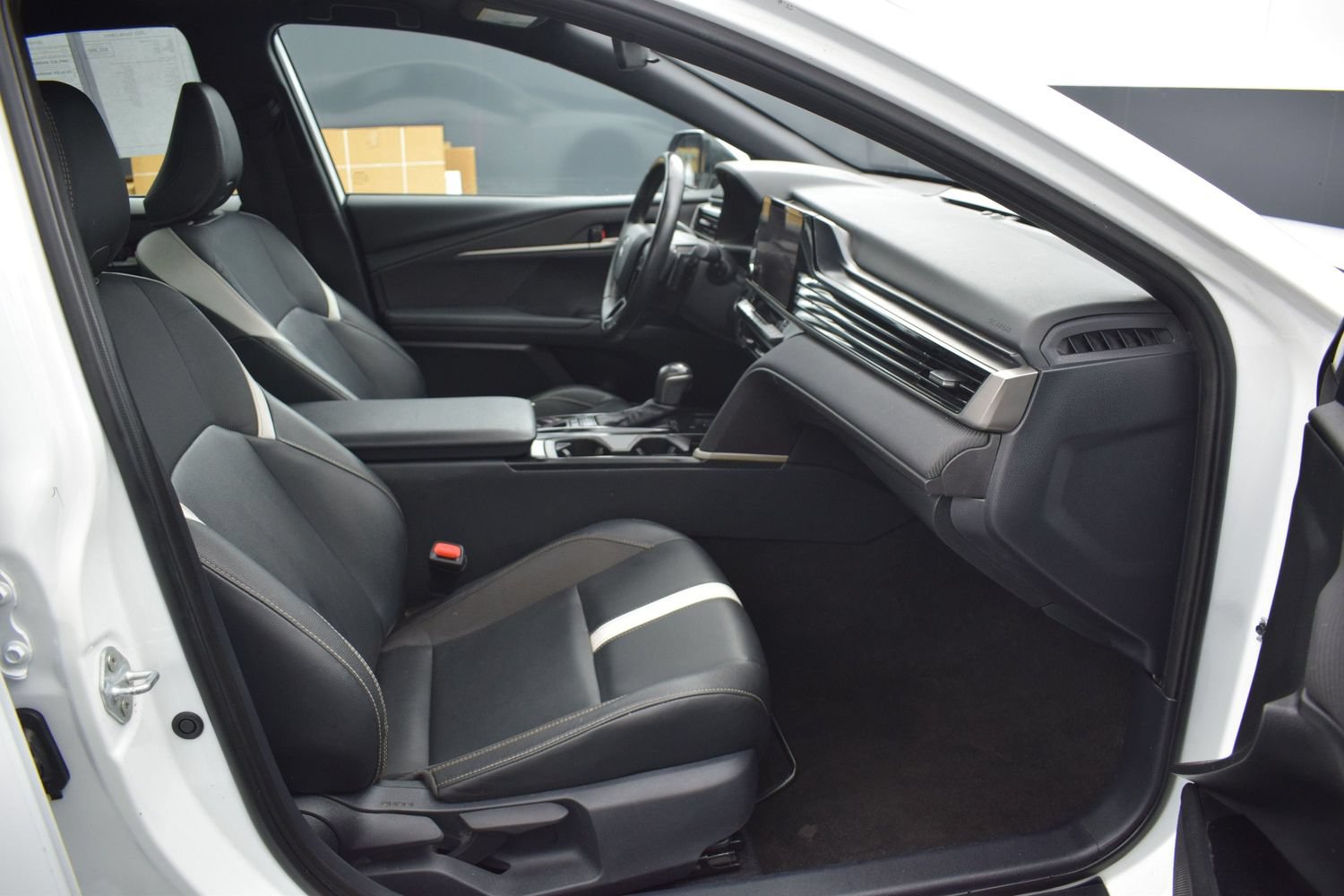 Used 2025 Toyota Camry SE FWD image 10