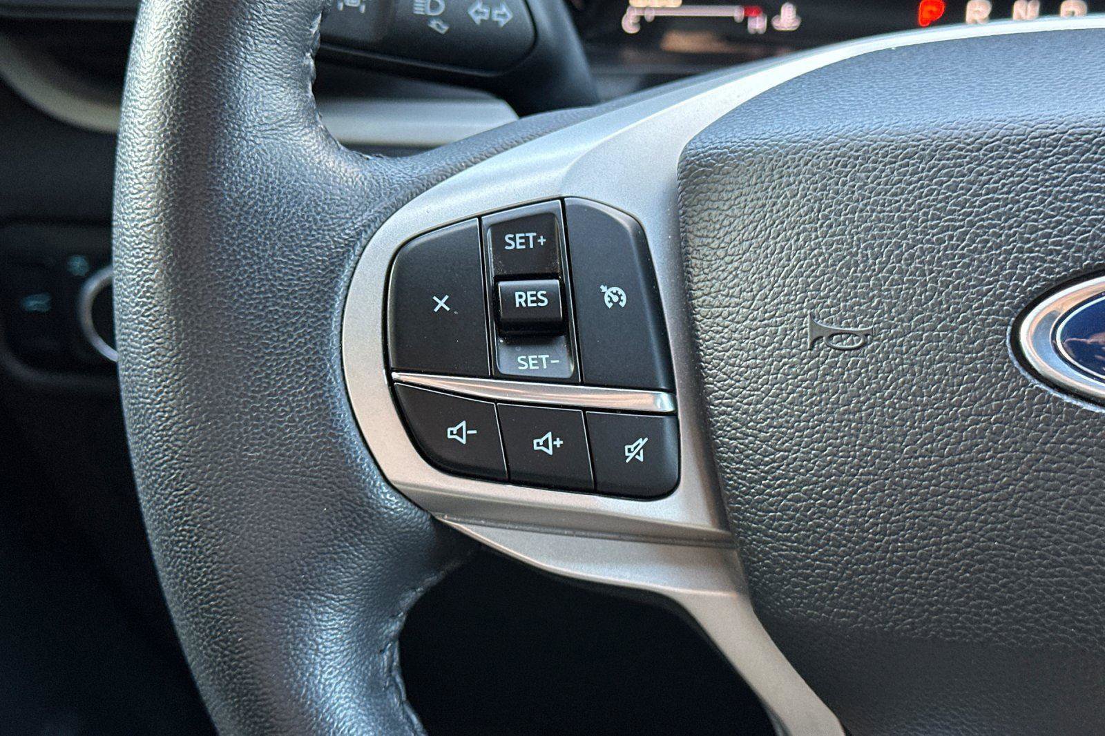 Used 2023 Ford Explorer XLT image 27