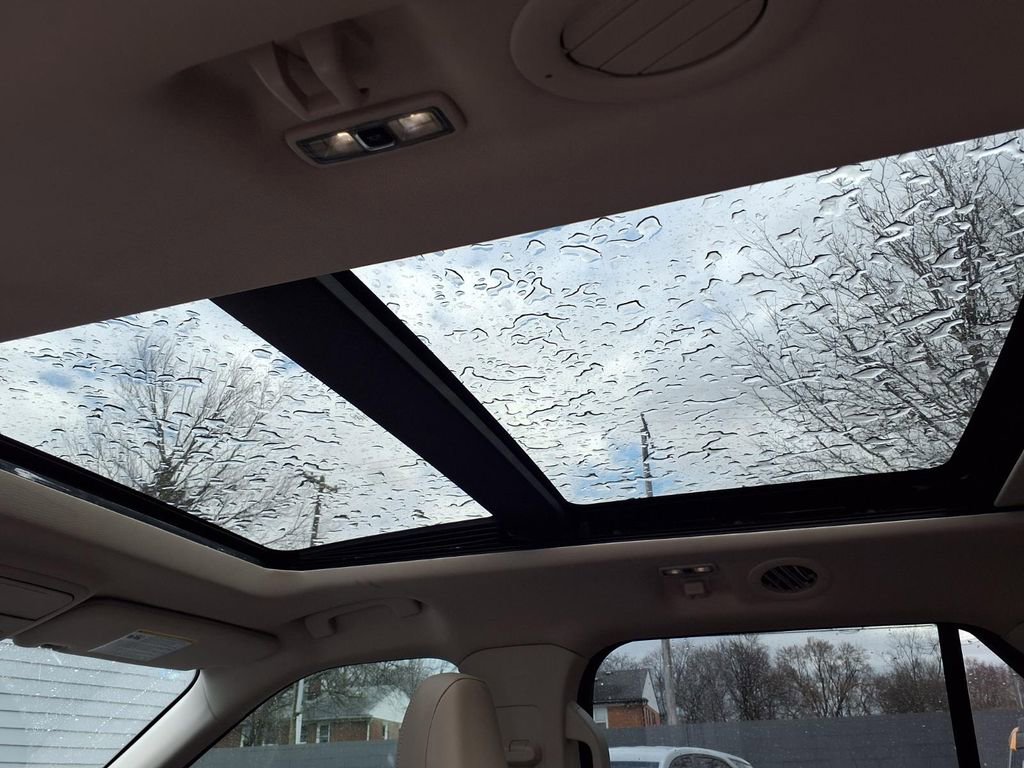 Used 2023 Ford Explorer XLT w/ Equipment Group 202A image 10