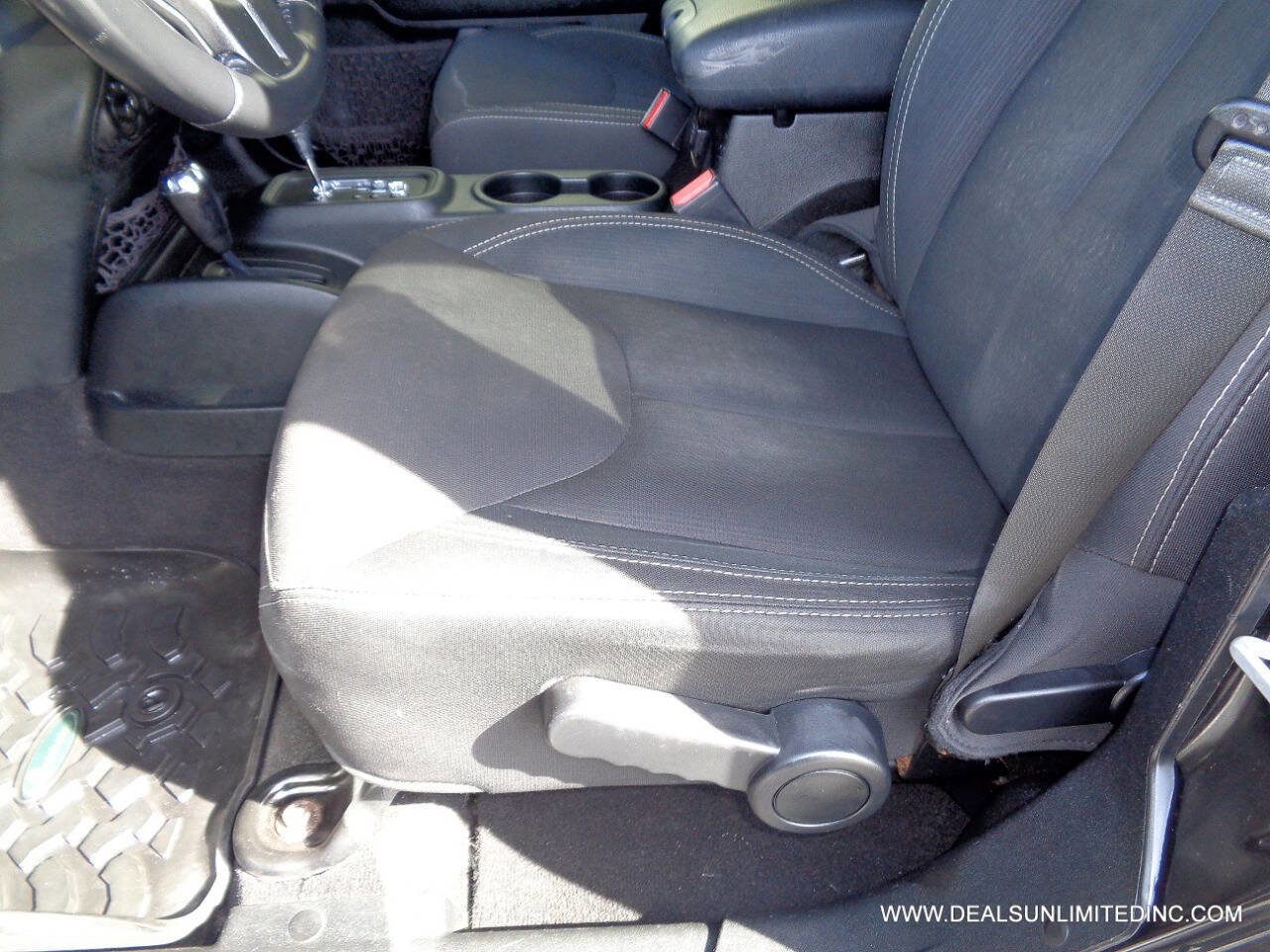 Used 2018 Jeep Wrangler Unlimited Sahara image 7